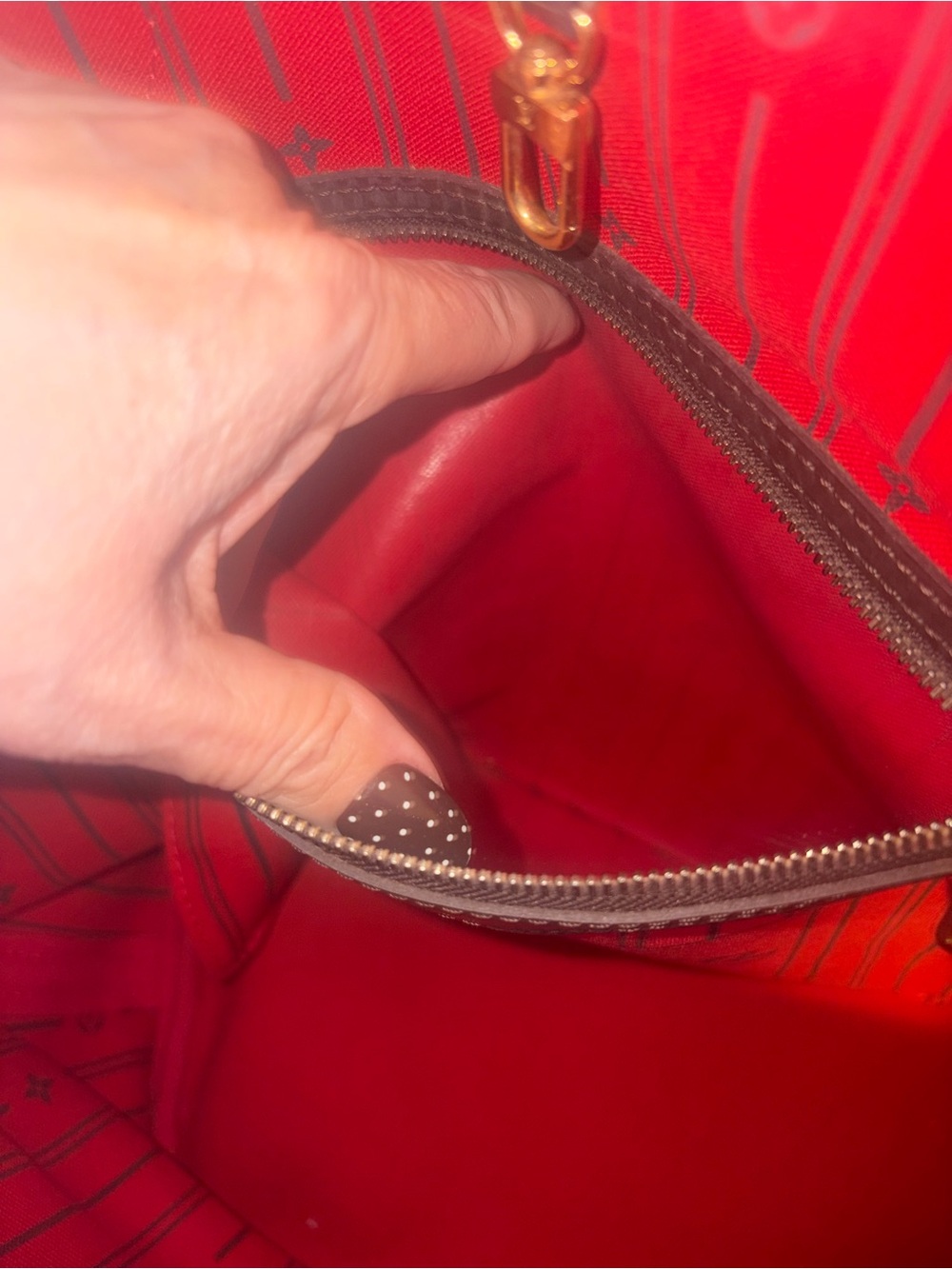 Louis Vuitton Damier
Ebene Canvas Tote with Dark Brown Trim and Red Interior/GM - Picture 14 of 15